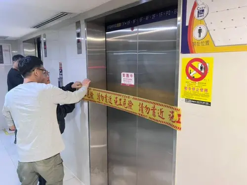 台中大遠百電梯又出包！元旦故障「15人受困14分鐘」　遭勒令停用
