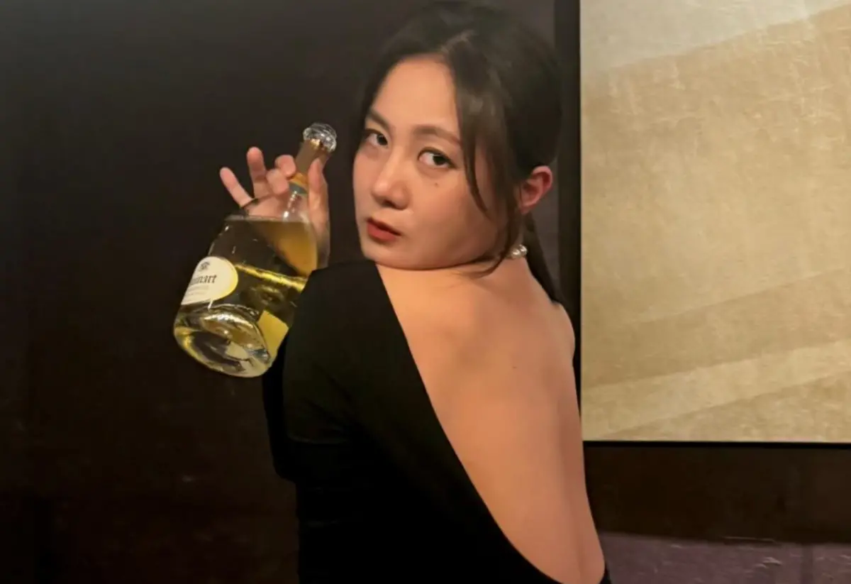 ▲韓星朴娜勑（如圖）遭前經紀人爆料在移動的車內上演活春宮，前經紀人在駕駛座上開車還遭踢椅背，被迫參與全程，身心相當崩潰。（圖／朴娜勑IG@wooju1025）