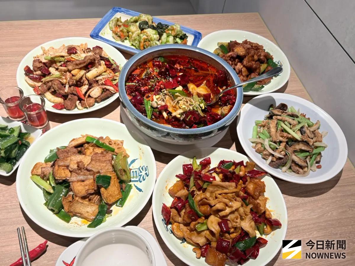 ▲因應冬季餐飲需求，「開飯」全台門市首推季節限定6道冬季新菜，主廚透過鑊氣十止的川菜，讓食客身心暖洋洋。（圖／記者金武鳳攝，2026.1.3)