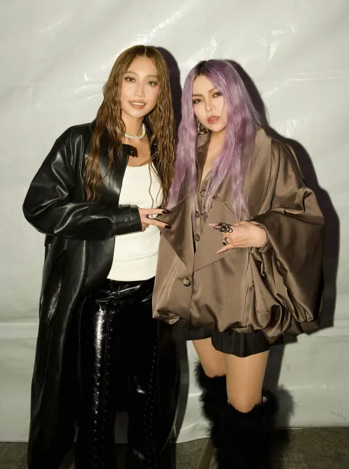 ▲A-Lin（左）、張惠妹（右）在台東跨年演唱會上的真性情，圈粉無數。（圖／台東縣政府X野聲音娛樂提供）