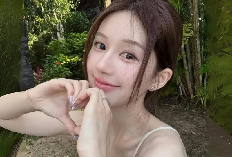 ▲趙露思在1日開直播曝光回歸拍戲時間，還談到自己目前的健康狀況，並許下新年願望，就是希望藥量減半。（圖／趙露思IG@rooosyzh09）