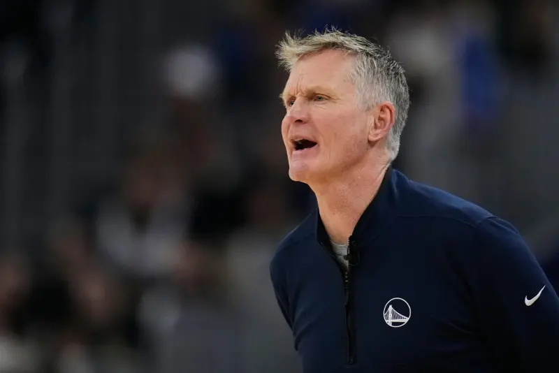 ▲勇士在三次對戰中合計淨負高達73分，期間分別落敗24分、12分，以及今日最懸殊的37分。賽後勇士主帥（Steve Kerr）顯然並不滿意這樣的結果，他直言主力球員缺陣並不是藉口。（圖／美聯社／達志影像）