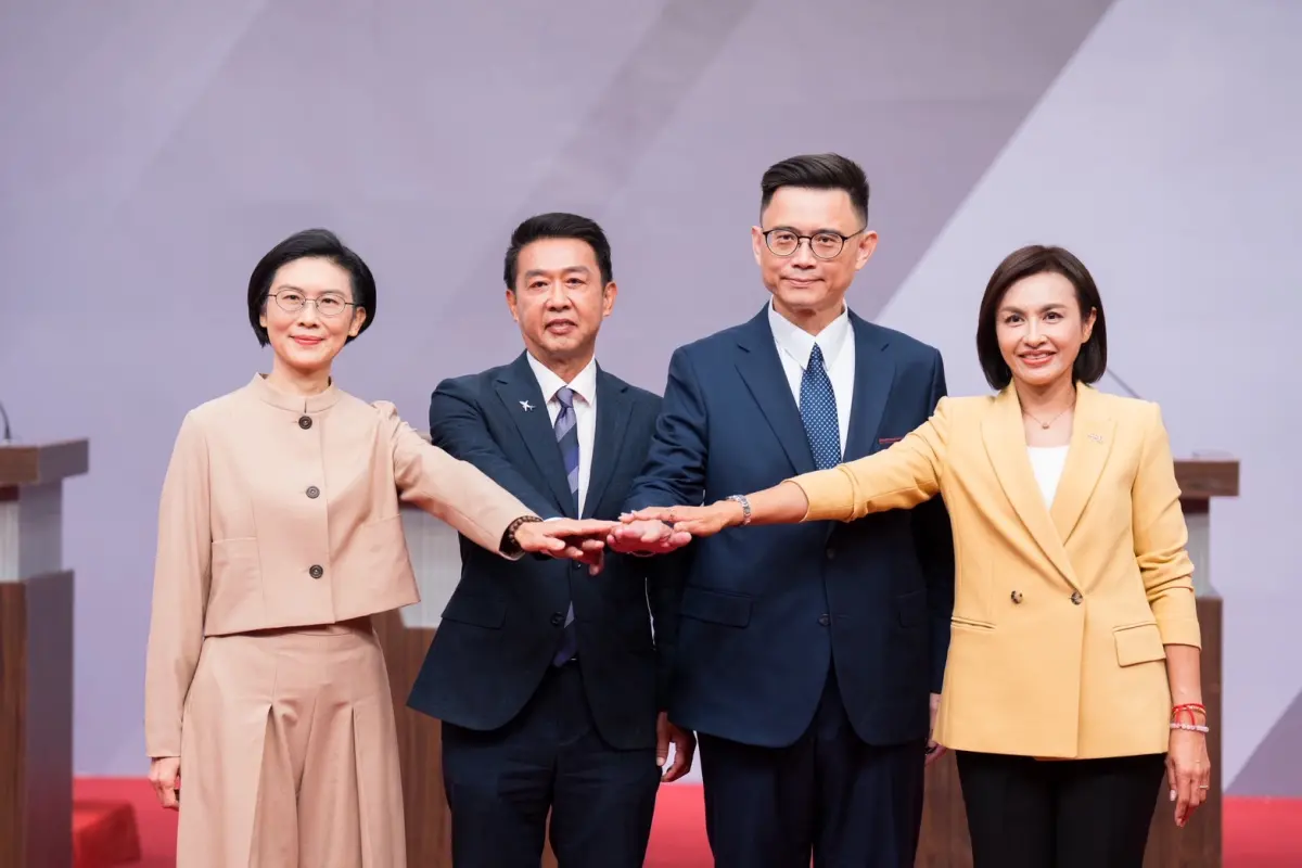 ▲高雄市長4位角逐者，左起為綠委林岱樺、許智傑、賴瑞隆、邱議瑩。（圖／民進黨提供）