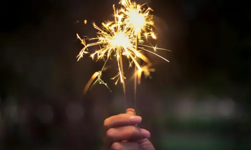 欠2千被逼簽300萬本票！遭眾狠虐吃沾糞紙、喝馬桶水、臀夾仙女棒
