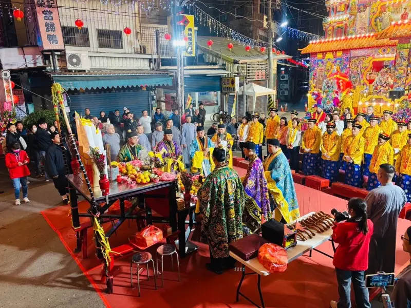 ▲彰化縣溪湖鎮舉辦24年一科的建醮大典，集結全鎮25個里、35間宮廟，福安宮更將於今（3）晚舉辦演唱會，邀請李千娜、玖壹壹等。（圖／溪湖鎮長何炳樺臉書 www.facebook.com/he.bing.hua.767353）