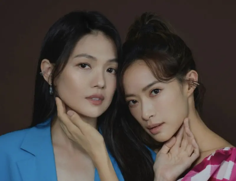 ▲2004年出道的女團蜜雪薇琪，蜜雪（右）在出道前，其實曾經差點要和蕭亞軒組成另外一個團體。蜜雪也透露，目前蜜雪薇琪若要合體，需先等薇琪的小孩長大。（圖／翻攝自百度百科）