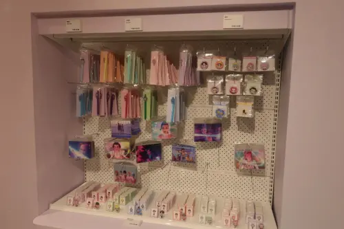 ▲《Kpop 獵魔女團》周邊包括各式文具，實用性超高受用年齡層廣。（圖／讀者提供）