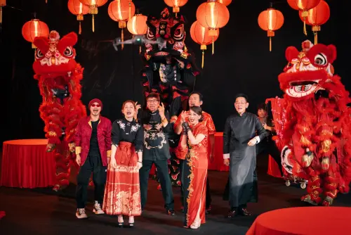 ▲黃明志（左1）在捲入謝侑芯命案後，重新復工後出新歌〈馬來西亞的新年〉。（圖／亞洲通文創提供）