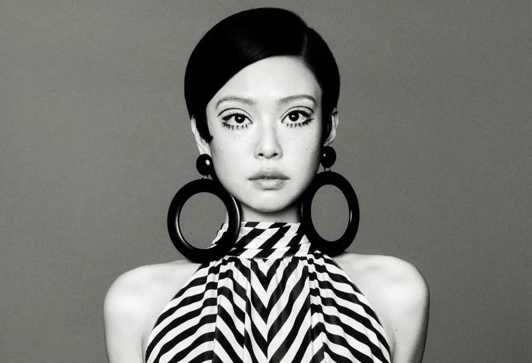 ▲Jennie（如圖）新年造型曝光，一改長髮造型變超短鮑伯頭，不料竟被粉絲笑說：「以為于美人、陳珊妮」。（圖／IG@vmagazine）