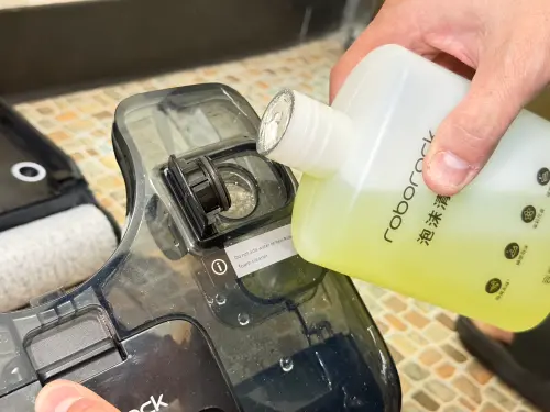 ▲開箱石頭洗地機F25 ACE Pro。（圖／記者周淑萍攝）