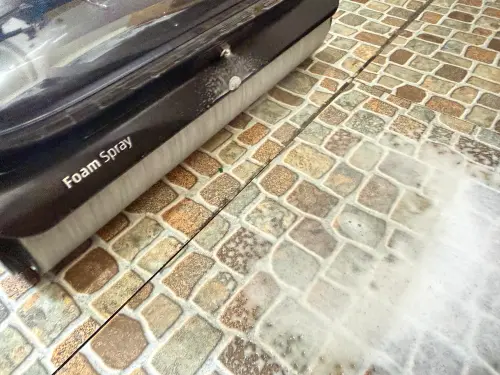 ▲開箱石頭洗地機F25 ACE Pro。（圖／記者周淑萍攝）