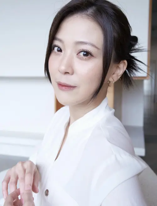 ▲卓文萱在當年代唱的中，沒有拿到半毛酬勞，時任經紀人、製作人也出面表示並非代唱，引發羅生門。（圖／翻攝自臉書@卓文萱Genie）