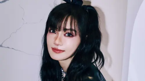 51歲謝金燕喊「Happy New Year」！穿迷你裙耍萌　粉絲：認不出來
