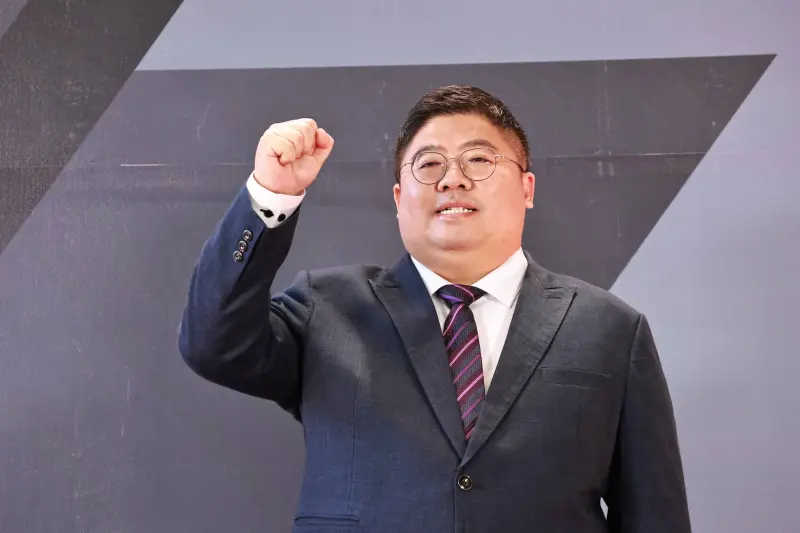 ▲民進黨今日舉行嘉義縣初選政見發表會，蔡易餘狠酸黃榮利，不要只看藍白片面資訊。（圖／記者吳翊緁攝,2026.01.04）