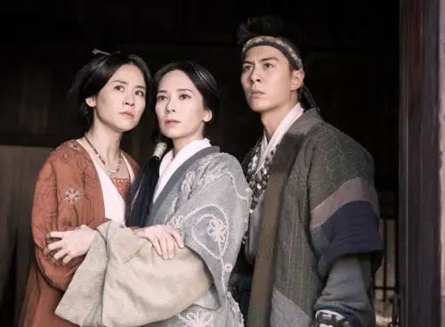 ▲宣萱（左起）與郭羨妮在《尋秦記》電影版和新加入的朱鑑然合作。（圖／華映娛樂提供）