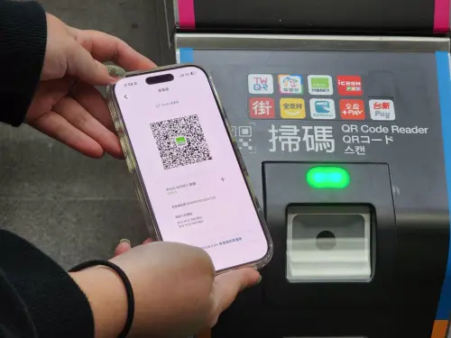 ▲目前台北捷運開放17家業者的QR乘車碼，包含TWQR平臺的9家金融機構。（圖／台北捷運公司metro.taipei）