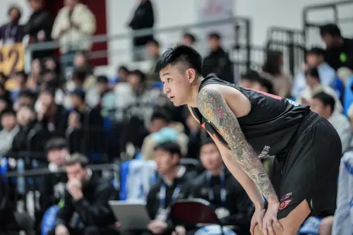 東超／盧峻翔、伯朗合轟51分！領航猿95：83獵殺黑熊　下戰拚龍頭
