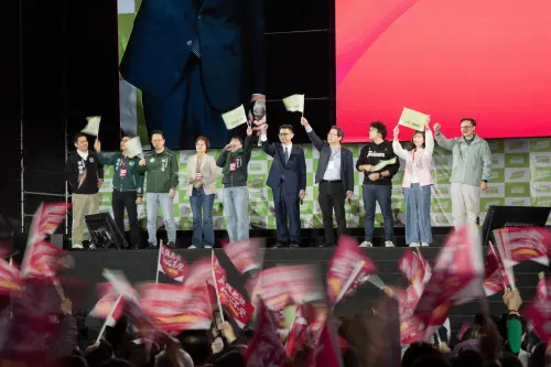 ▲ 活動中，多位立委「好友相挺」到場聲援，包括高雄在地立委邱志偉、李柏毅，屏東立委鍾佳濱、徐富癸，彰化立委陳素月，以及不分區立委郭昱晴、沈伯洋、沈發惠與原住民立委伍麗華，皆輪番表達對賴瑞隆的推薦。（圖／立委賴瑞隆辦公室提供）