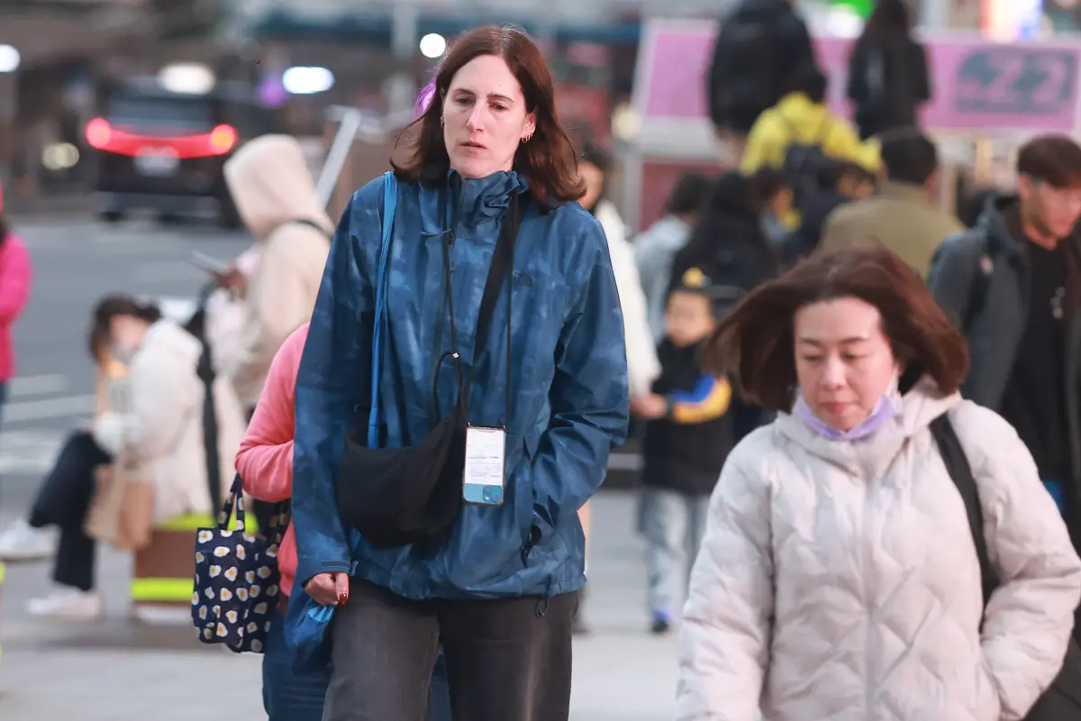 ▲今（6）日強烈大陸冷氣團影響，各地越晚越冷，晚到周三清晨（1月7日）是最冷時段，西半部低溫只有10至13度。（圖／記者葉政勳攝）