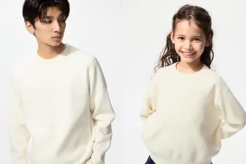 ▲以男女裝與童裝皆有的「可機洗米蘭羅紋圓領針織衫（長袖）米白色」進行對比，男女裝原價是990元，童裝款售價為590元，買一件童裝等同於男女裝價格打5.9折。（圖／UNIQLO官網）