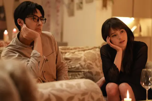 ▲李運慶《豆腐媽媽》激吻蘇晏霈。（圖／民視提供）