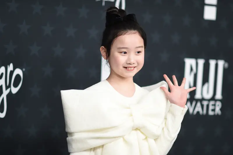 ▲台灣電影《左撇子女孩》入圍評論家選擇獎最佳外語片、最佳年輕演員兩獎，可惜都未獲獎，確定空手而歸。表現亮眼的葉子綺（如圖）雖然沒得獎，還是紅毯上的可愛焦點。（圖／美聯社／達志影像）