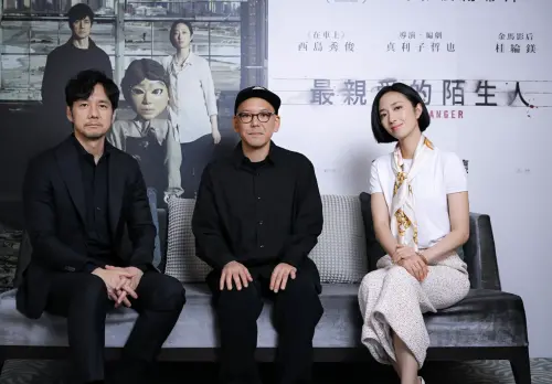 ▲桂綸鎂（右起）、真利子哲也和西島秀俊（左）一起拍攝《最親愛的陌生人》，對彼此更增了解。（圖／甲上娛樂提供）