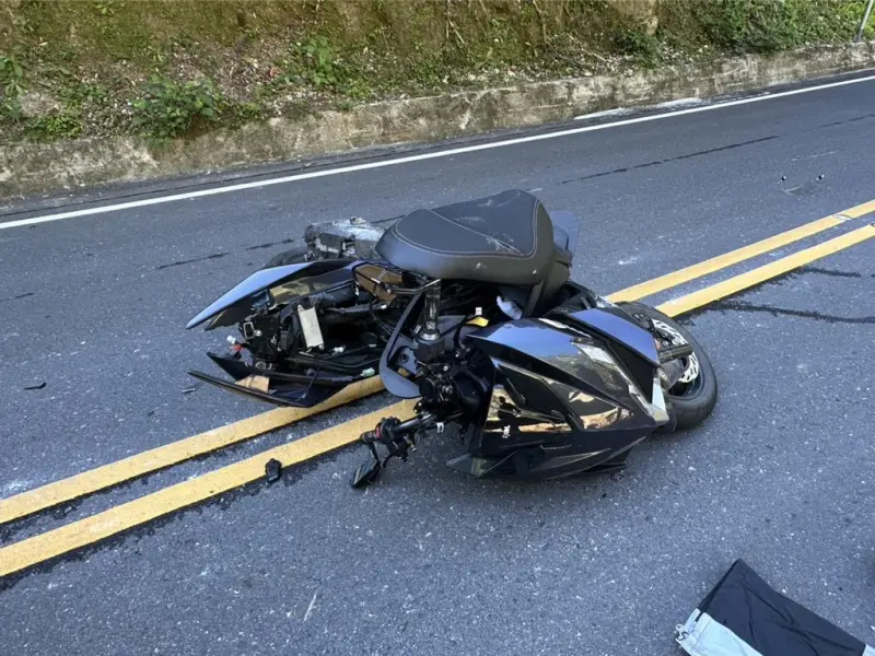 ▲國立東華大學一名光電系大二的陳姓男學生，行經中橫公路179公里處時，疑似因過彎失控自撞護欄，導致整個人摔落10米深邊坡身亡。（圖／民眾提供）