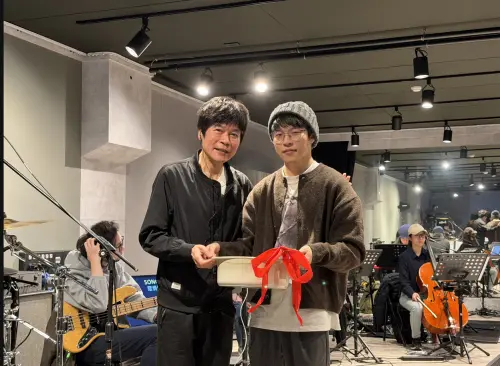 ▲洪榮宏（左）本月17日在高雄流行音樂中心舉行的演唱會，25歲的兒子洪亮（右）也會參與。（圖／阿爾發音樂提供）