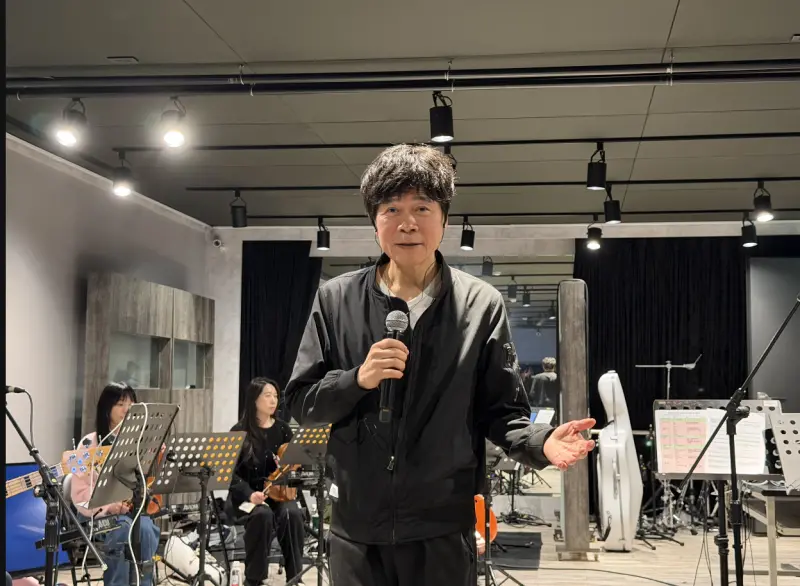 ▲洪榮宏（如圖）被疑婚變親吐實情，和妻子張瀞云已經分居3個月，因為岳母摔傷開刀，妻子回去娘家照顧，全部精神都在注意自己的媽媽，心思早已不在他身上。（圖／阿爾發音樂提供）