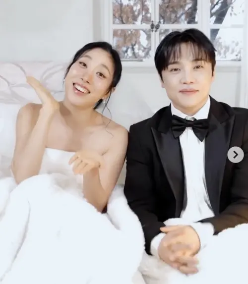 ▲Lia Kim（左）、崔容俊（右）表示兩人並沒有結婚，婚紗照是為了宣傳活動拍攝的照片。（圖／IG@choreoawards）