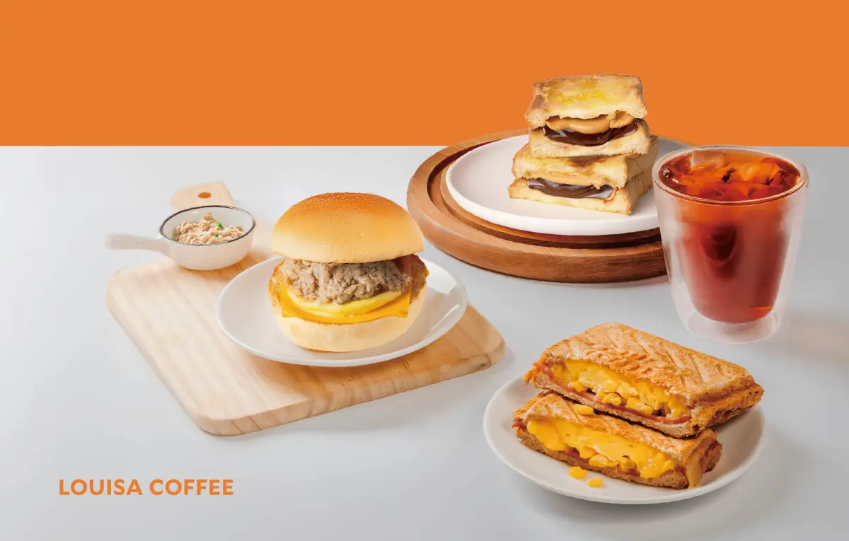 ▲2026漲價第一槍！路易莎證實超過9成品項、大部分飲品與餐食「變貴5元」，漲價主因是原料、工資及水電等營運成本大幅上升。明1月6日至1月9日一連4天推出寄杯85折優惠活動。（圖／路易莎咖啡 louisacoffee.co）