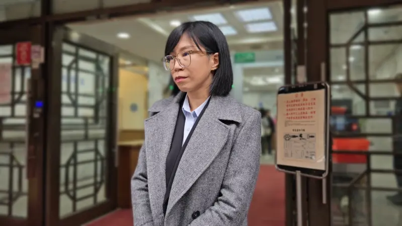 ▲林沄蓁律師指控小孩生父、網紅律師呂秋遠逼迫她墮胎及離職，提告求償150萬元，並指出呂秋遠至今扶養費一毛都沒出。（圖／記者劉松霖攝）