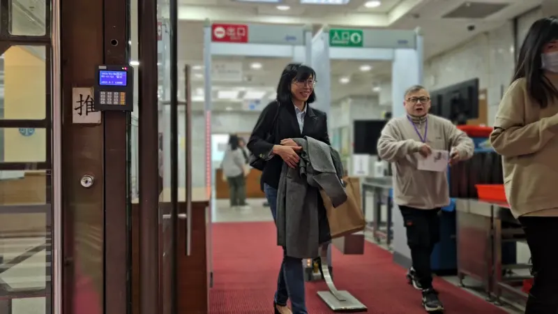    ▲林沄蓁主張她與法律事務所的勞動契約應為不定期契約，並非5個月實習一結束就終止。（圖／記者劉松霖攝）  