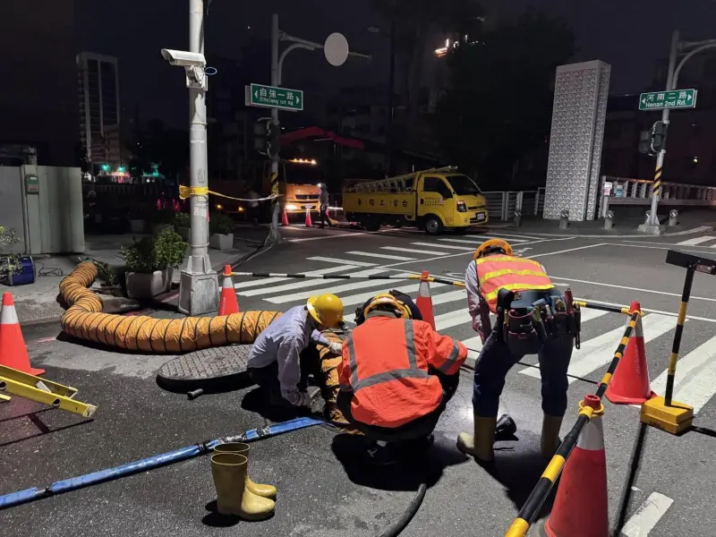 ▲台電變電箱深夜故障導致1100戶停電。（圖／翻攝畫面）