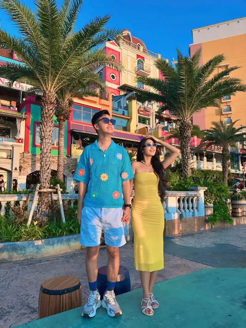 ▲而香蕉在股價高點95元時賣掉12張，估計獲利84萬，他PO出和老婆的出遊美照說：「剛好能搞定一切旅途。」（圖／香蕉 王俊傑臉書）