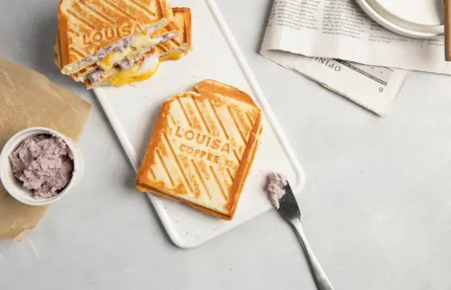 ▲路易莎咖啡超過9成飲品及餐食「變貴5元」，甜磚壓等部分品項未調漲。（圖／路易莎咖啡 louisacoffee.co）