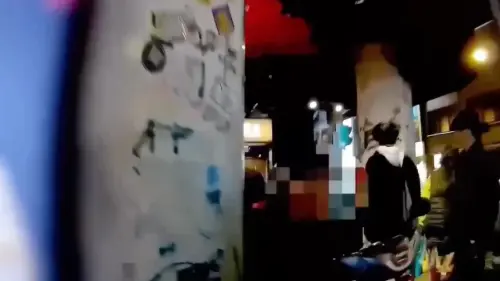 ▲台大生西門町疑電動輪椅壓到男子腳，被開口勒索500元。（圖／翻攝畫面）