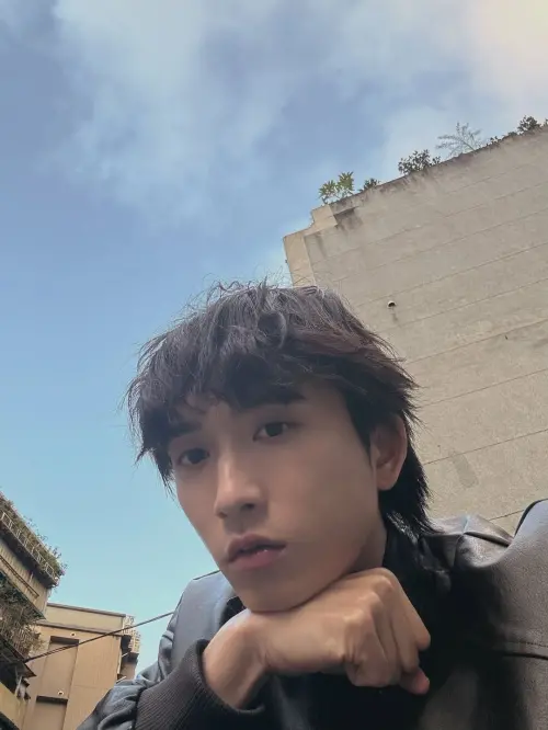 ▲邱鋒澤此次演唱會以《Bend The Lines》為靈感，以「在平凡之中找出不平凡、打破對於過往演唱會的既定印象」打造這次的全新舞台。（圖／ 翻攝自邱鋒澤 IG）