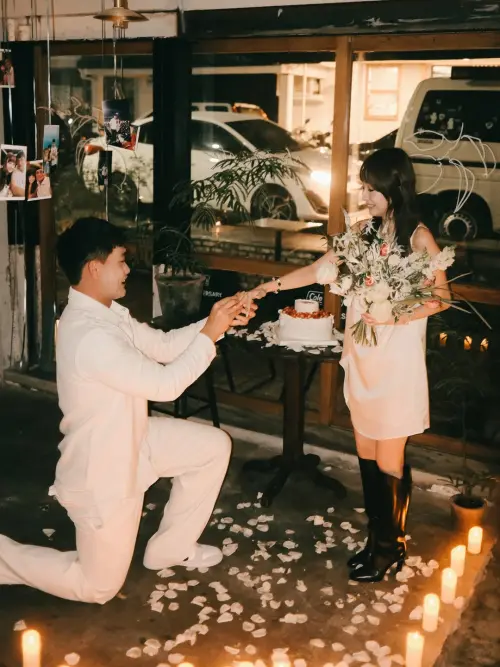 ▲劉基鴻（左）成功向網紅女友葛昀萱（右）求婚。（圖／翻攝自葛昀萱IG@yingxuange）