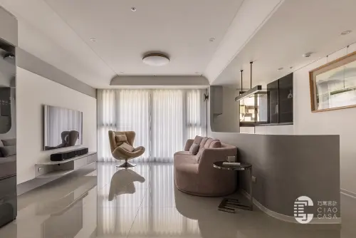 ▲巧寓舍計以現代簡練筆法與溫潤材質，串起慢活片段，讓光線詩意流動，映照日常的寧靜與豐盛。