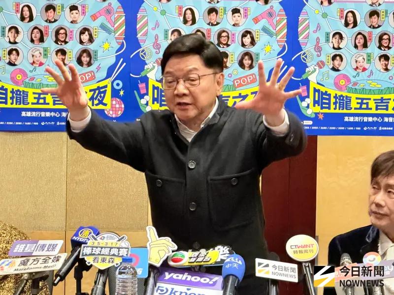 ▲77歲葉啟田今（6）日現身《真愛秀．藍寶石大歌廳》記者會，澄清自己沒有失智症，這幾年靠版稅就夠生活，被問到是否有破億，經紀人馬上喊卡。（圖／記者嚴俊強攝）