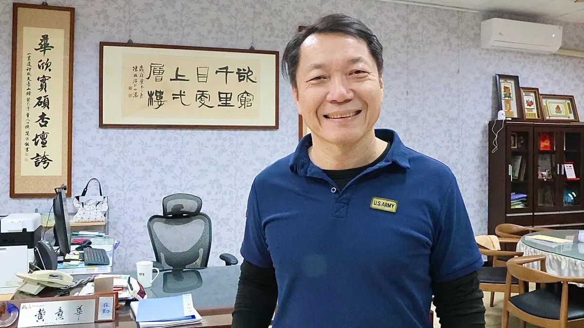 ▲今年榮獲全國藝術教育貢獻獎肯定，王永志老師說，自己一直秉持著培養學生「從生活中發現美」的想法。（圖／高市府教育局提供）