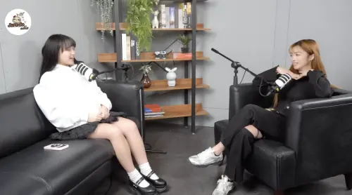 ▲陳詩媛（左）在節目中聊到跟王齊麟金錢觀念不合。（圖／翻攝自曲羿啾啾 YT）