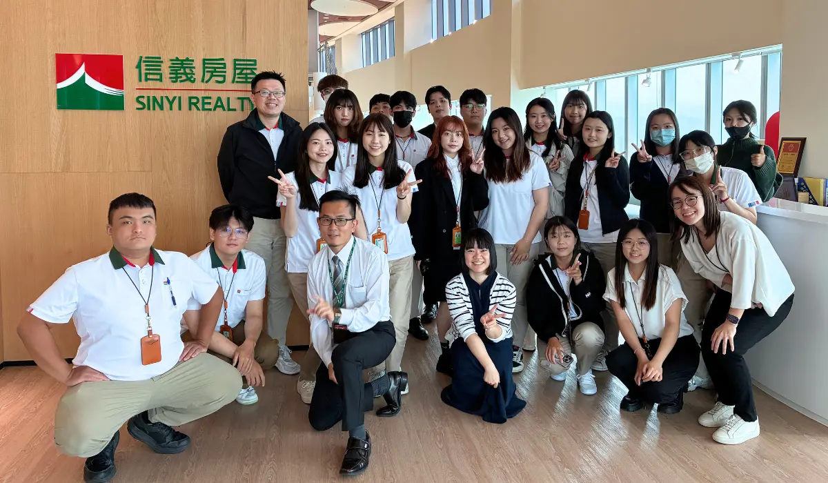 ▲信義房屋「不動產業務實習計畫」鎖定招募大專院校大四學生，祭出前半年最高月薪42K及享有正職福利、畢業後順利轉正加碼最高48K獎學金，更打造「陪跑式」培養計畫。（圖／信義房屋提供）