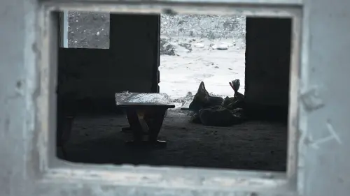 ▲花蓮光復百日，佛祖街仍有一層樓高的淤泥。（圖／王郁勳攝）