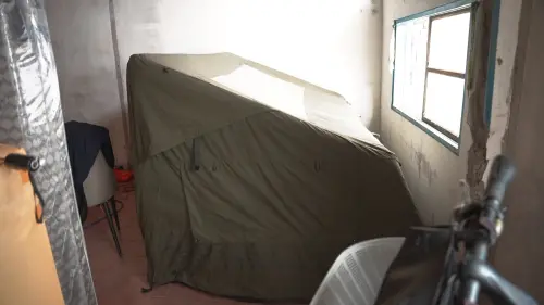 ▲災民許誠志以帳篷為家。（圖／記者王郁勳攝）