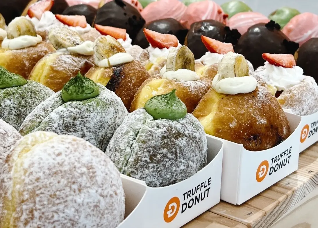 ▲日本鳥取生甜甜圈品牌「Truffle Donut」首家海外分店插旗高雄，今日試營運日，一早就爆排隊人潮，甚至創下開張即完售之紀錄。（圖／Truffle Donut提供truffledonut.com/）