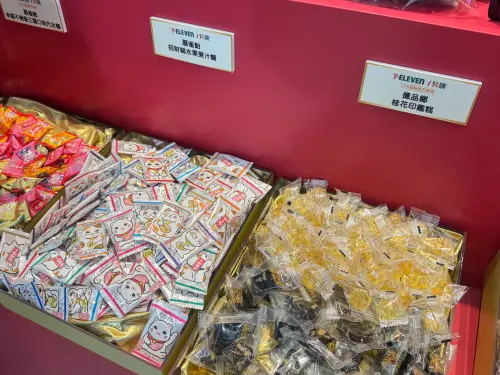 ▲7-11&nbsp;i預購將過去得跑年貨大街採買的點心零嘴搬上線。（圖／記者鍾怡婷攝）