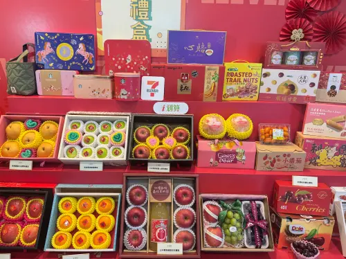 ▲7-11不僅線下持續拓展Fresh店型，線上i划算平台更加大力道搶客，年節水果業績更上看3成成長